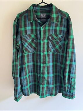 mountain hardware green plaid flannel button down size large